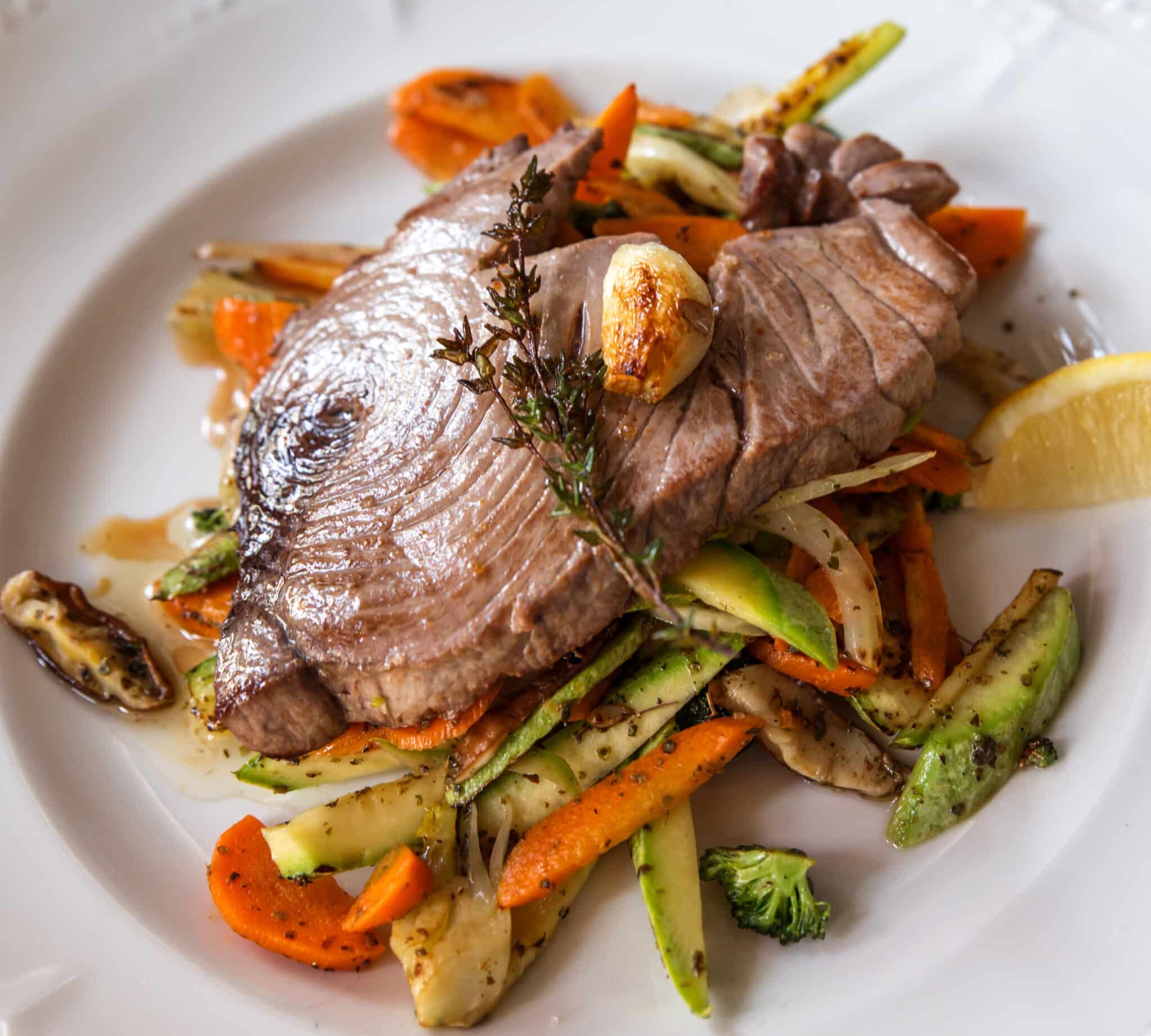 Filete de atún a la plancha con verduras - Congelados Apolo